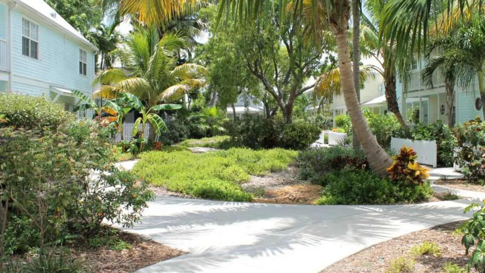 Southard Getaway By Avantstay W Covered Patio Great Location Shared Pool Week Long Stays Key West