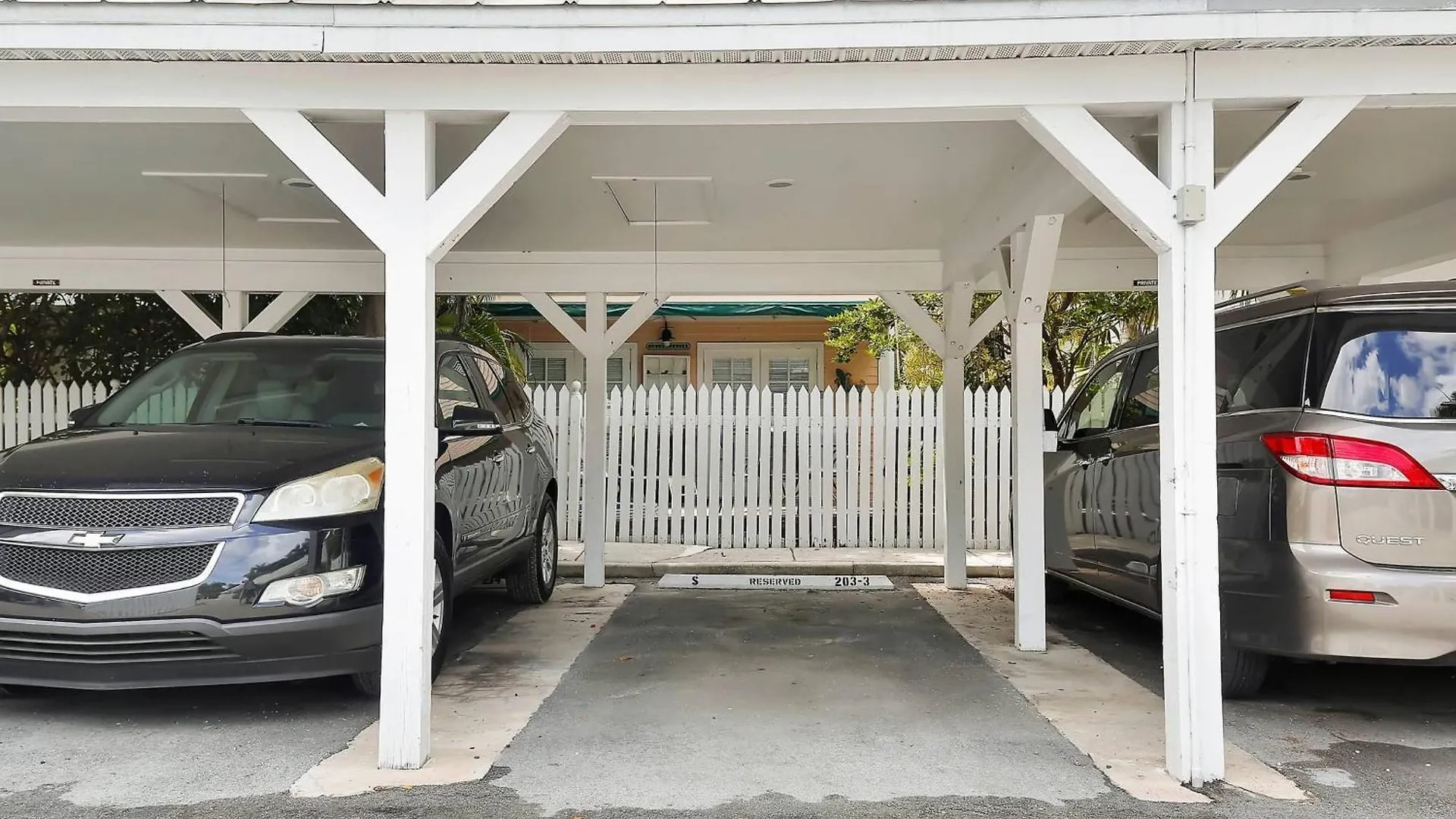 Southard Getaway By Avantstay W Covered Patio Great Location Shared Pool Week Long Stays Key West 0*,  United States