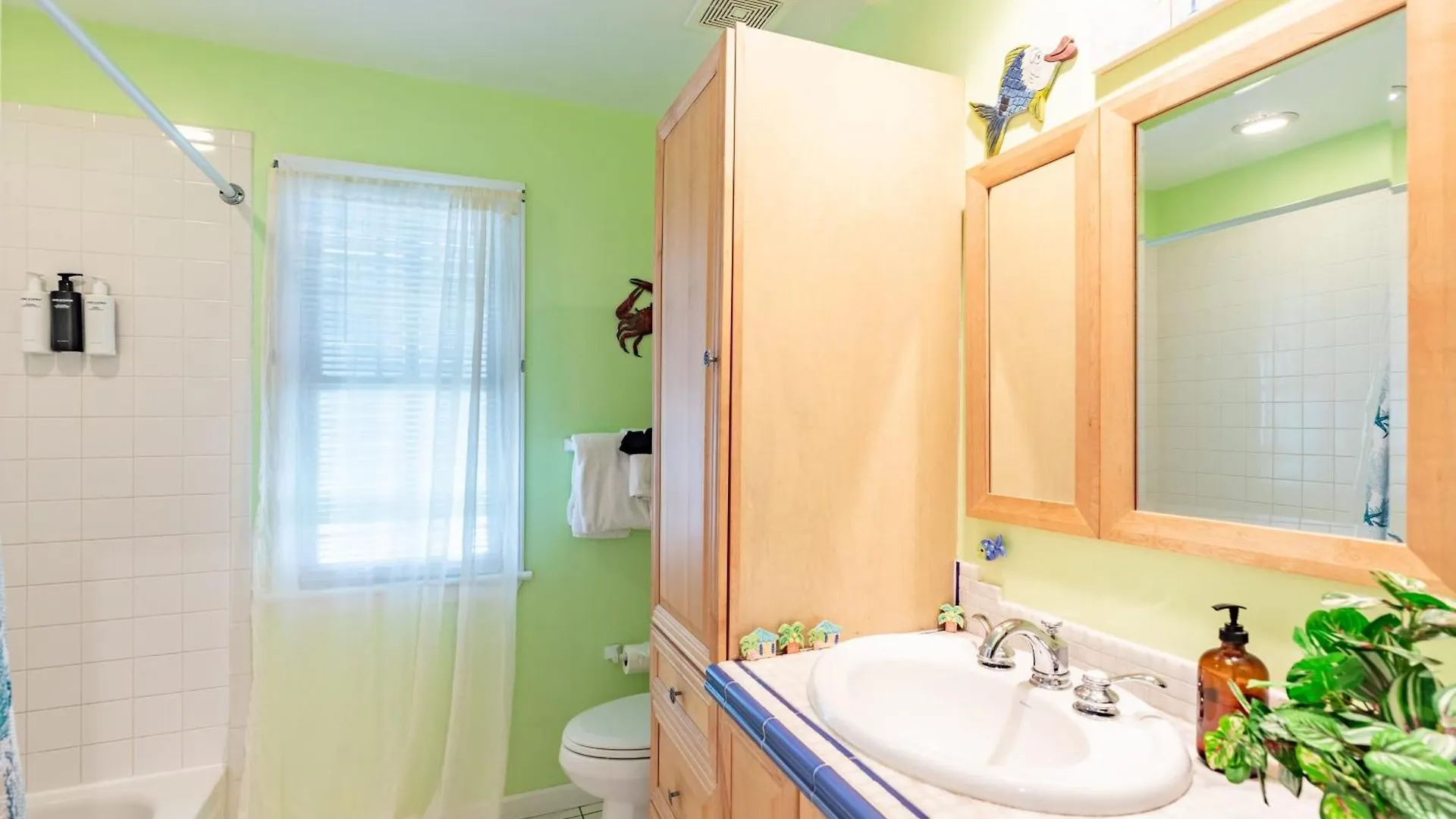 Southard Getaway By Avantstay W Covered Patio Great Location Shared Pool Week Long Stays Key West 0*,  United States