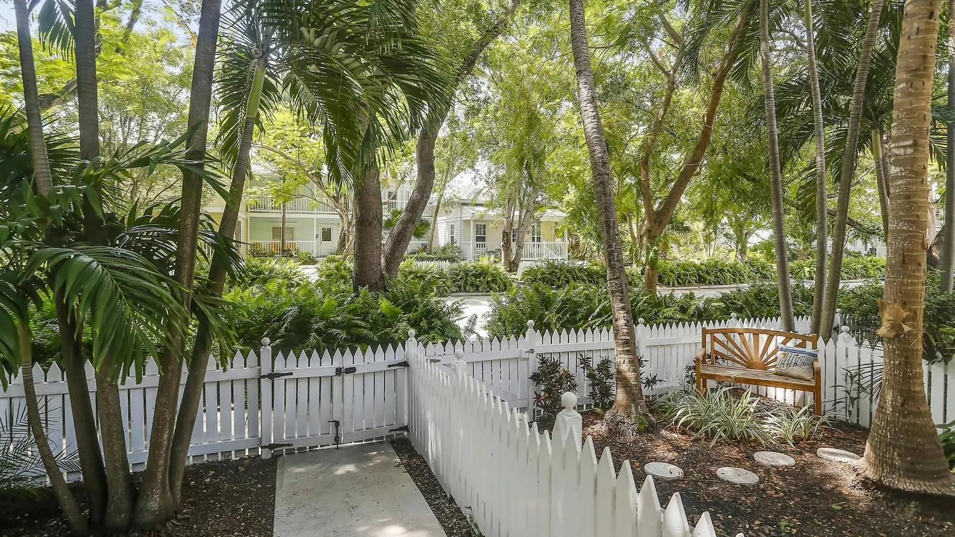 Holiday home Southard Getaway By Avantstay W Covered Patio Great Location Shared Pool Week Long Stays Key West