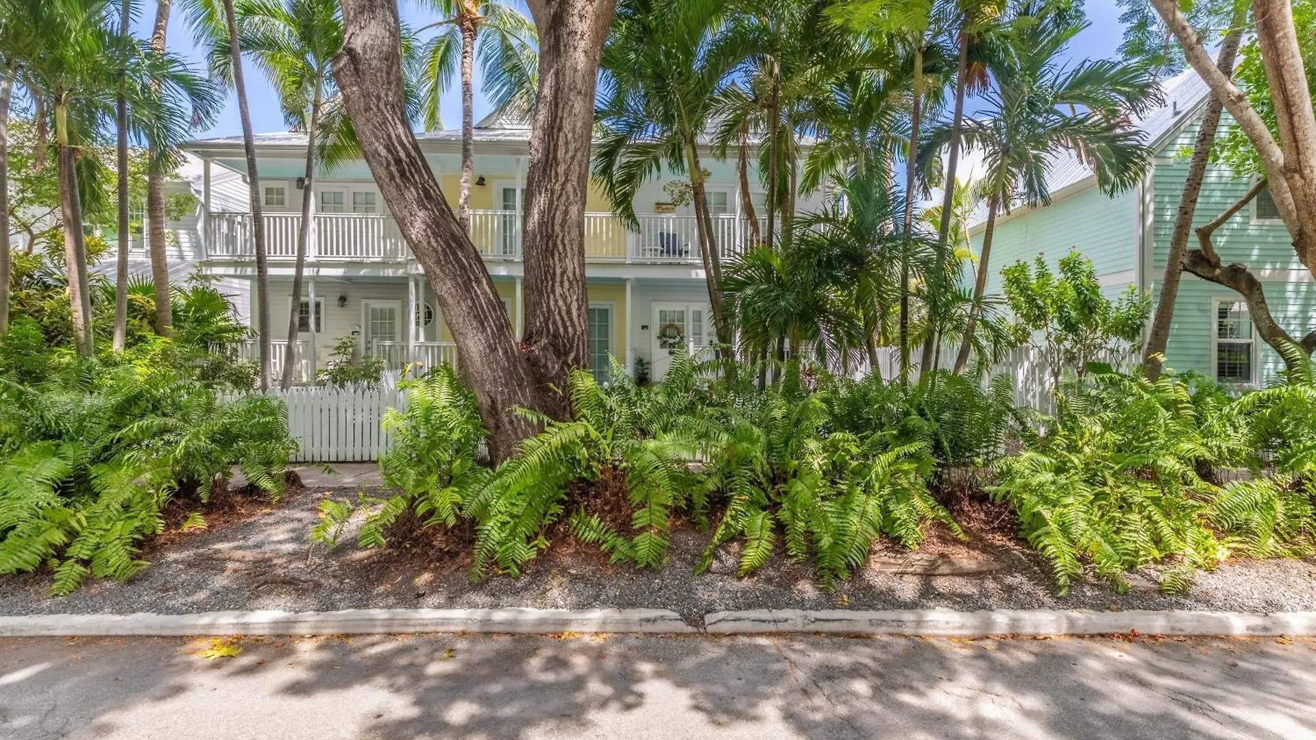 Southard Getaway By Avantstay W Covered Patio Great Location Shared Pool Week Long Stays Key West United States