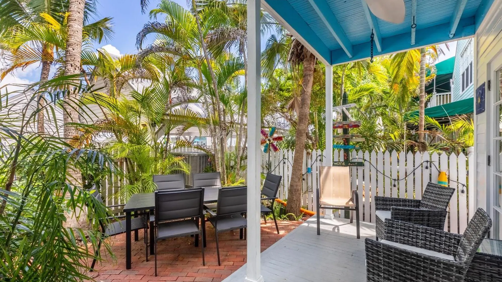 Southard Getaway By Avantstay W Covered Patio Great Location Shared Pool Week Long Stays Key West